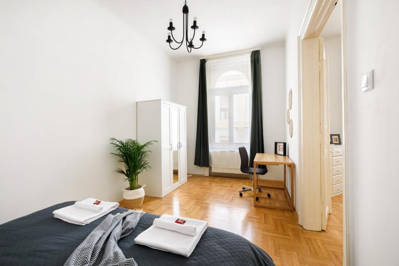 Spacious & Serene Downtown Home With Free Parking Budapest Exterior foto
