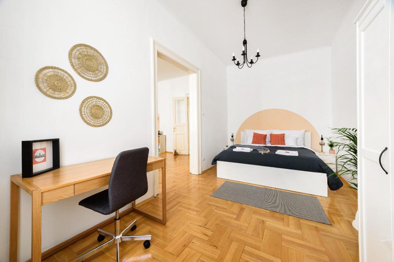 Spacious & Serene Downtown Home With Free Parking Budapest Exterior foto